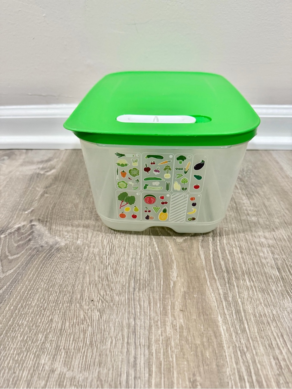 Tupperware FridgeSmart 2.4L Produce Keeper Green Vent Storage Container